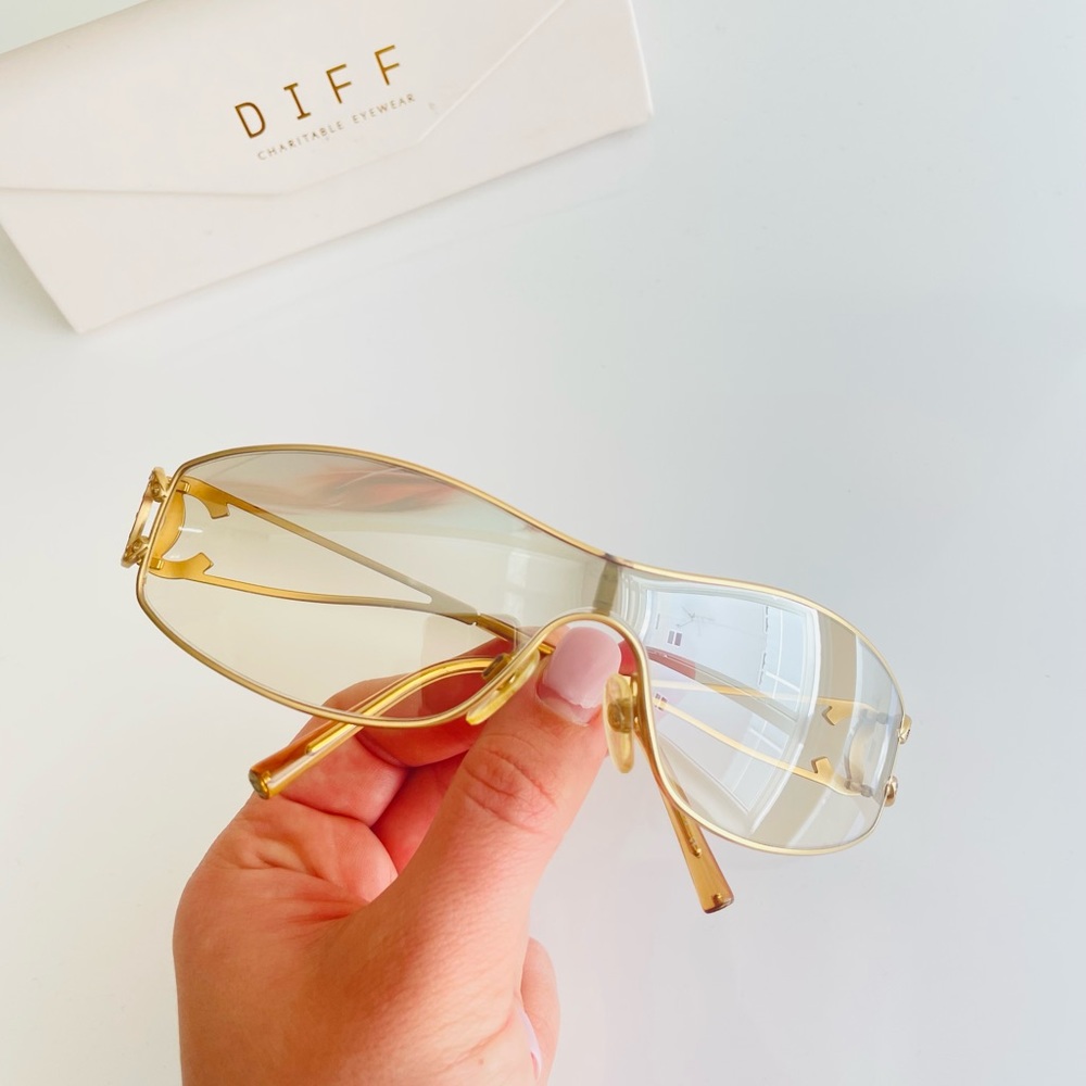 🌸SOLD🌸CHANEL AUTHENTIC Gold CC crystal sunglasses - Picture 15 of 16